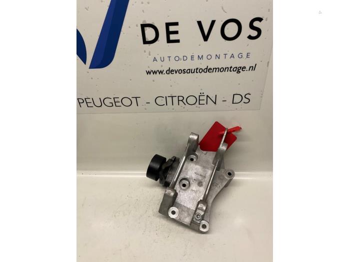 Usagé Support dynamo bas Peugeot 307 (3A/C/D) 2.0 HDi 90 Prix € 45,00 Règlement à la marge proposé par De Vos Onderdelen