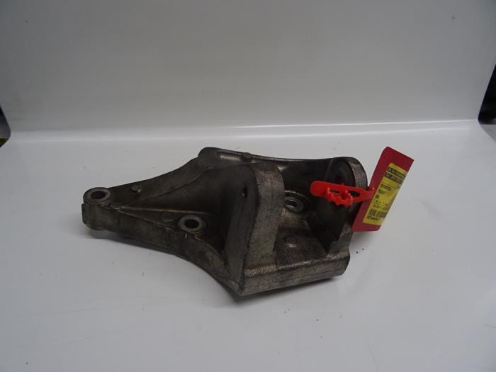 Usagé Support moteur Peugeot 806 2.0 16V Prix € 25,00 Règlement à la marge proposé par De Vos Onderdelen
