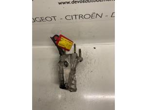 Motorlager van een Peugeot 806 1998