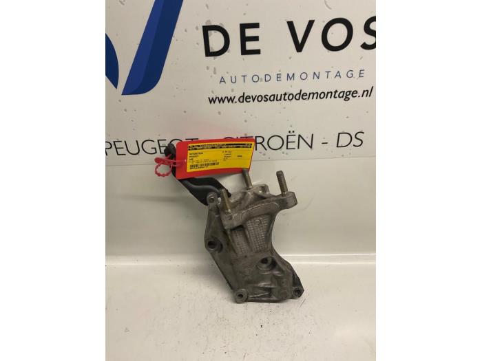 Usagé Support moteur Peugeot 306 Prix € 35,00 Règlement à la marge proposé par De Vos Onderdelen