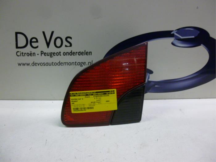 Feu arrière secondaire droit d'un Peugeot 406 Break (8E/F) 2.0 HDi 110 2002