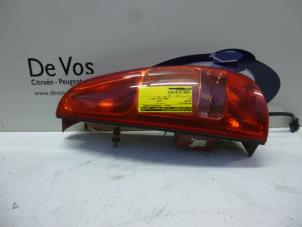 Usagé Feu arrière gauche Peugeot 807 2.0 HDi 16V Prix € 55,00 Règlement à la marge proposé par De Vos Autodemontagebedrijf