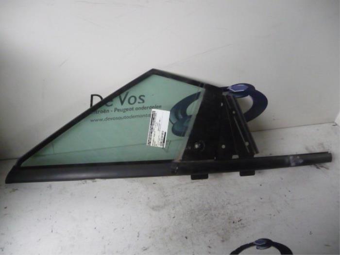 Usados Ventanilla triangular derecha delante Peugeot 306 (7D) 1.6 Precio € 70,00 Norma de margen ofrecido por De Vos Onderdelen