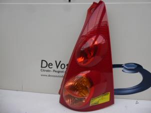 Usados Luz trasera derecha Peugeot 107 1.0 12V Precio € 35,00 Norma de margen ofrecido por De Vos Autodemontagebedrijf