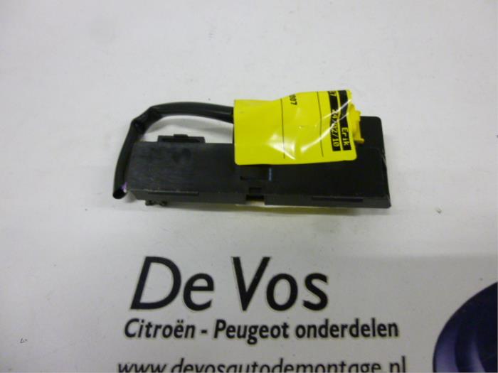 Begagnade Däcktrycksantenn Peugeot 207 Pris € 10,00 Marginaltabell erbjuds av De Vos Onderdelen