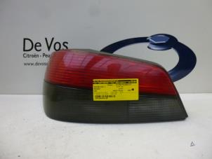 Używane Tylne swiatlo pozycyjne lewe Peugeot 306 (7A/C/S) 1.9 D,XND,XAD Cena € 35,00 Procedura marży oferowane przez De Vos Autodemontagebedrijf