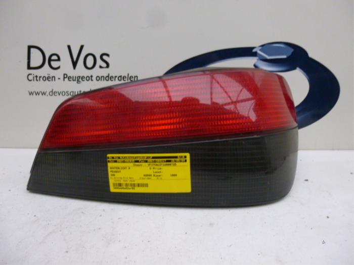 Taillight, right from a Peugeot 306 (7A/C/S) 1.9 D 1999