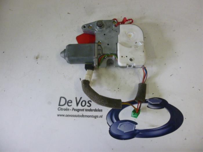 Sunroof motor from a Peugeot 306 2001