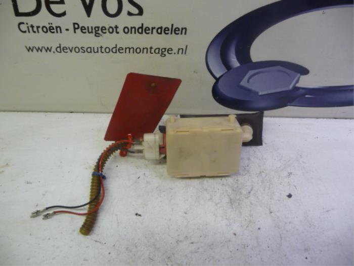 Gebrauchte Kraftstoffpumpe Elektrisch Peugeot 306 (7B) 1.4 SL,SR Preis € 45,00 Margenregelung angeboten von De Vos Onderdelen