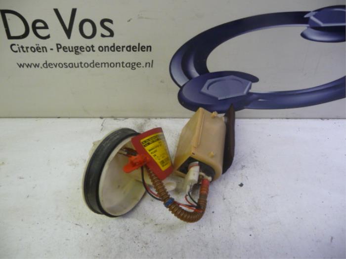 Gebrauchte Kraftstoffpumpe Elektrisch Peugeot 306 (7A/C/S) 1.4 XN,XR,XA,XRA Preis € 45,00 Margenregelung angeboten von De Vos Onderdelen