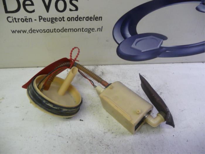 Gebrauchte Kraftstoffpumpe Elektrisch Peugeot 306 (7A/C/S) 1.4 XN,XR,XA,XRA Preis € 45,00 Margenregelung angeboten von De Vos Onderdelen