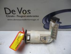 Używane Elektryczna pompa paliwa Citroen Saxo 1.1i X,SX Cena € 45,00 Procedura marży oferowane przez De Vos Autodemontagebedrijf