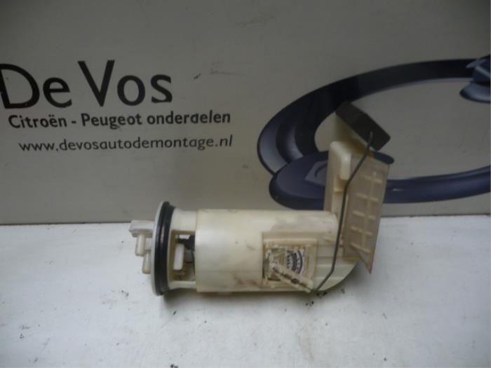 Kraftstoffpumpe Elektrisch van een Peugeot 106 II 1.0 1998