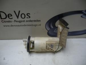 Used Electric fuel pump Peugeot 106 II 1.0 Price € 45,00 Margin scheme offered by De Vos Autodemontagebedrijf