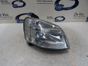 Used Headlight, right Peugeot Partner 1.9D Price € 55,00 Margin scheme offered by De Vos Autodemontagebedrijf