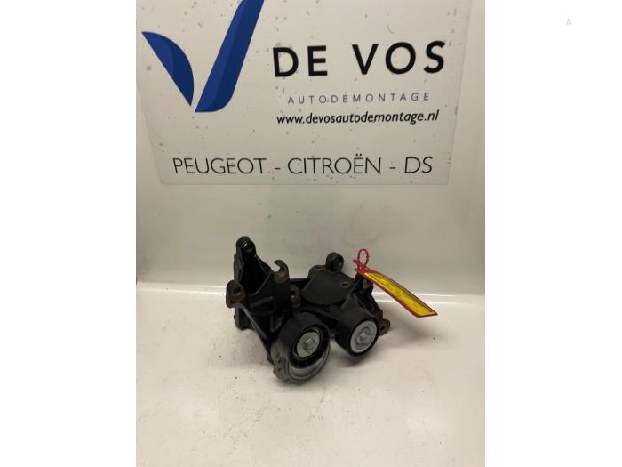 Usagé Support dynamo haut Citroen Jumpy (BS/BT/BY/BZ) 1.9Di Prix € 45,00 Règlement à la marge proposé par De Vos Onderdelen