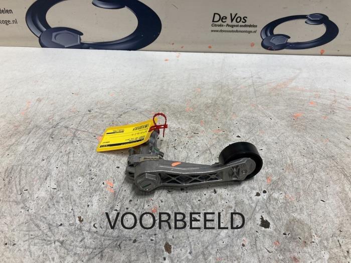 Usados Rodillo tensor correa múltiple Peugeot 207 Precio € 25,00 Norma de margen ofrecido por De Vos Onderdelen