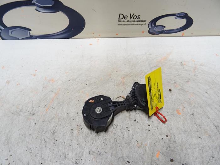 Usados Rodillo tensor correa múltiple Peugeot 3008 Precio € 55,00 Norma de margen ofrecido por De Vos Onderdelen
