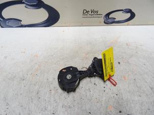 Used Drive belt tensioner Peugeot 3008 Price € 55,00 Margin scheme offered by De Vos Autodemontagebedrijf