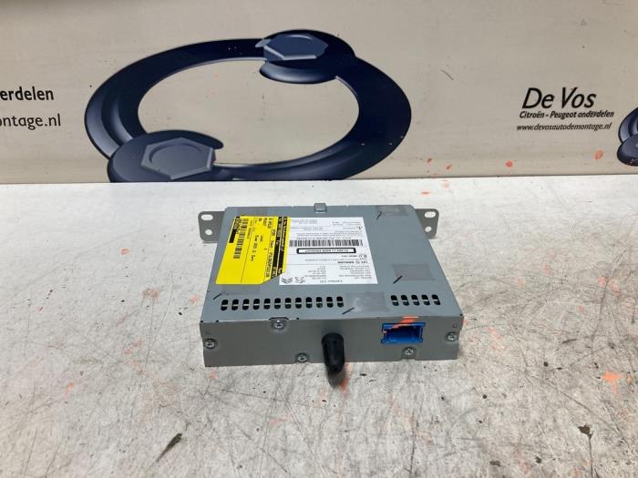 CD player from a Peugeot 308 SW (L4/L9/LC/LJ/LR) 1.6 BlueHDi 120 2015
