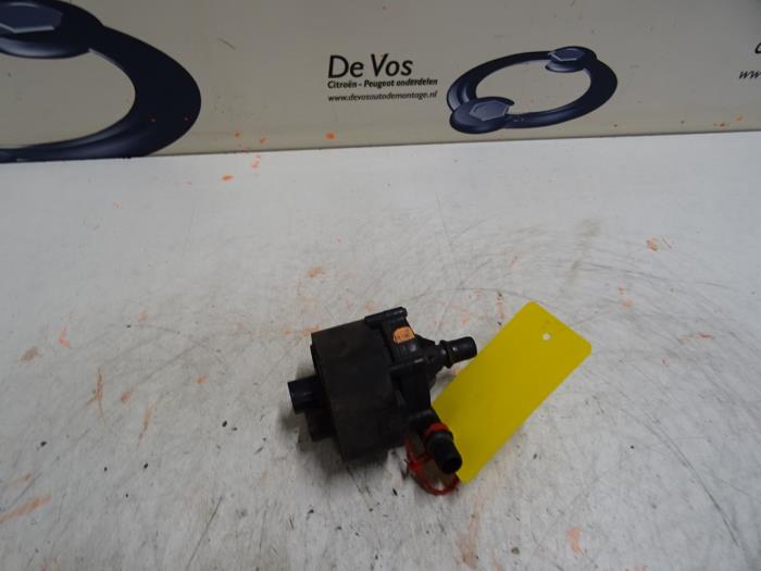 Begagnade Extra vattenpump Citroen DS5 (KD/KF) 2.0 165 HYbrid4 16V Pris € 100,00 Marginaltabell erbjuds av De Vos Onderdelen