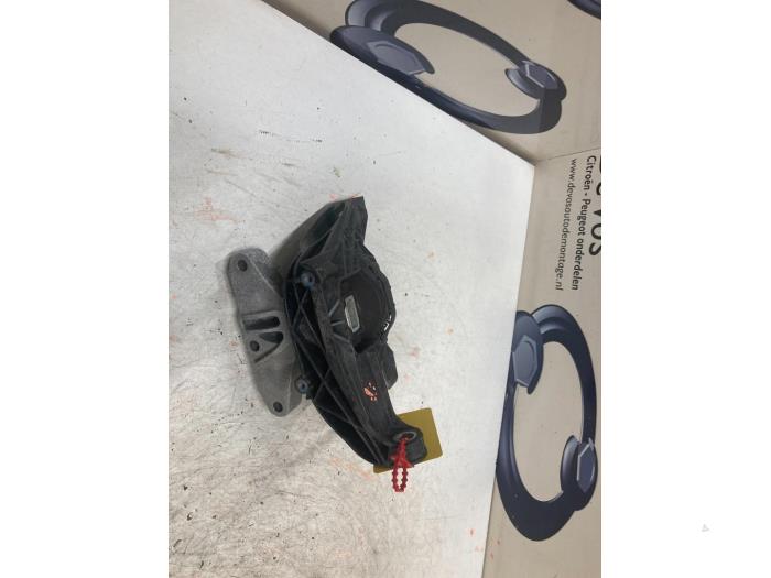 Used Engine mount Peugeot 3008 II (M4/MC/MJ/MR) 1.6 e-THP 165 16V Price € 80,00 Margin scheme offered by De Vos Onderdelen