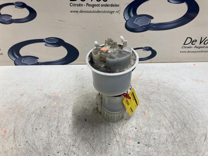 Usagé Pompe à carburant Peugeot 107 1.0 12V Prix € 55,00 Règlement à la marge proposé par De Vos Onderdelen