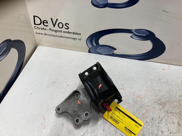 Used Engine mount Peugeot 308 (4A/C) 2.0 HDiF 16V Price € 70,00 Margin scheme offered by De Vos Onderdelen