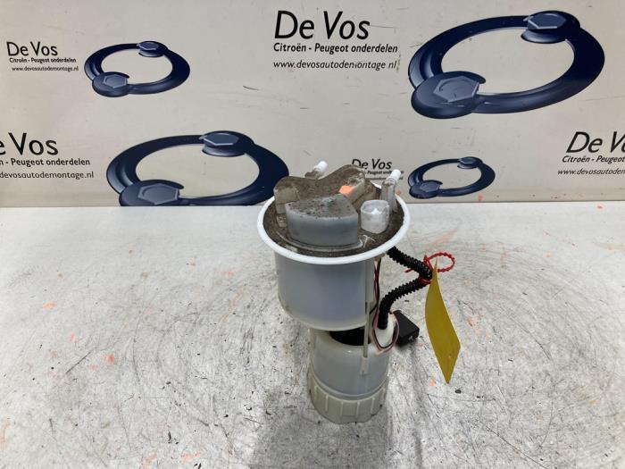 Usagé Pompe à carburant Peugeot 107 1.0 12V Prix € 55,00 Règlement à la marge proposé par De Vos Onderdelen