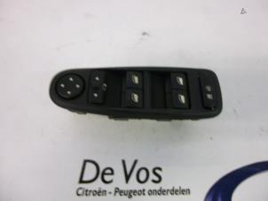 Używane Przelacznik combi okienny Citroen C4 Picasso (UD/UE/UF) 1.8 16V Cena € 70,00 Procedura marży oferowane przez De Vos Autodemontagebedrijf