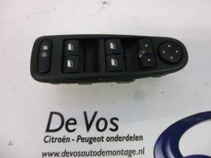 Używane Przelacznik combi okienny Citroen C4 Picasso (UD/UE/UF) 1.6 HDi 16V 110 Cena € 70,00 Procedura marży oferowane przez De Vos Autodemontagebedrijf