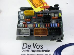 Używane Skrzynka bezpieczników Citroen C5 III Tourer (RW) 2.0 16V Cena € 90,00 Procedura marży oferowane przez De Vos Autodemontagebedrijf