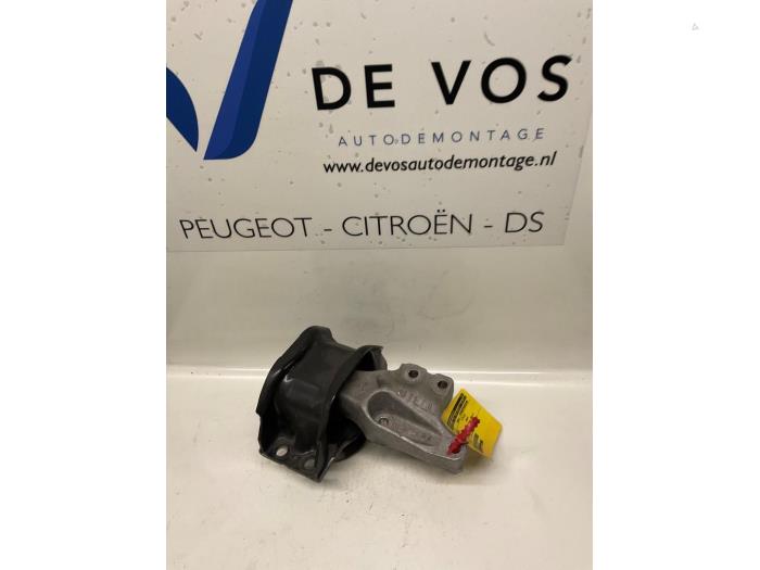 Usagé Support moteur Peugeot 308 CC (4B) 2.0 HDi 16V Euro 5 FAP Prix € 45,00 Règlement à la marge proposé par De Vos Onderdelen