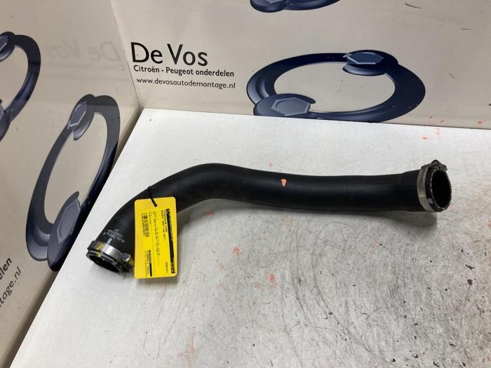 Gebrauchte Intercooler Schlauch Peugeot 3008 II (M4/MC/MJ/MR) 1.6 e-THP 165 16V Preis € 35,00 Margenregelung angeboten von De Vos Onderdelen
