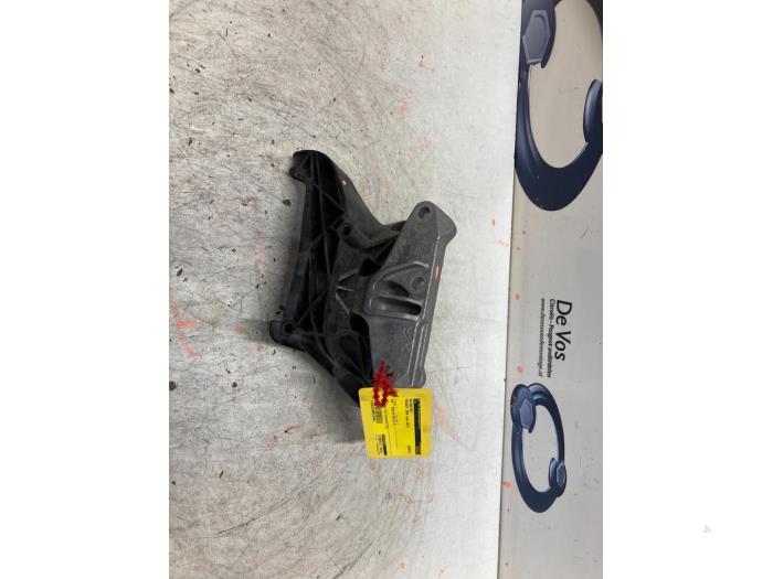 Used Engine mount Peugeot 3008 II (M4/MC/MJ/MR) 1.6 e-THP 165 16V Price € 80,00 Margin scheme offered by De Vos Onderdelen