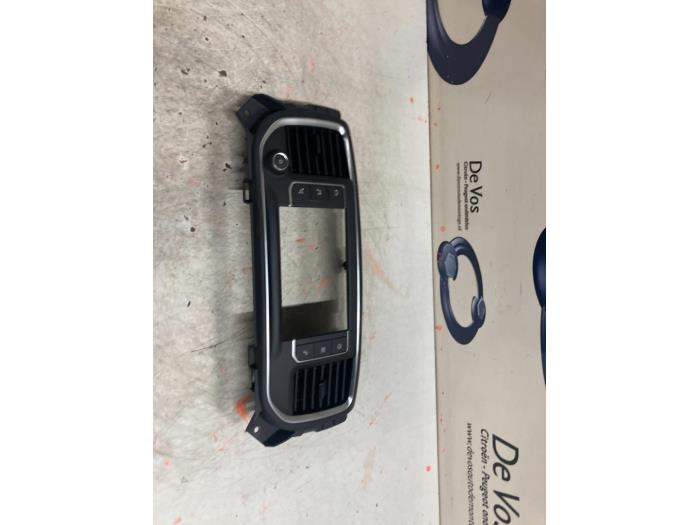 Panel de control de radio de un Peugeot Expert (VA/VB/VE/VF/VY) 2.0 Blue HDi 180 16V 2018