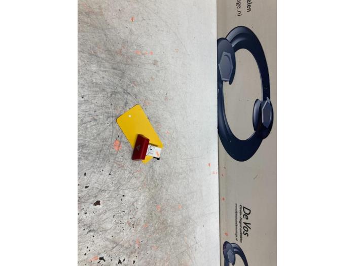 Używane Przelacznik Citroen C1 1.0 12V Cena € 20,00 Procedura marży oferowane przez De Vos Onderdelen