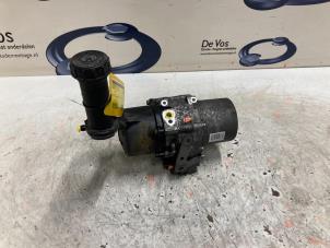 Used Power steering pump Peugeot 5008 I (0A/0E) 1.6 BlueHDi 120 Price € 250,00 Margin scheme offered by De Vos Autodemontagebedrijf