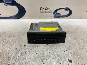 Used Radio CD player Peugeot 307 SW (3H) 1.6 16V Price € 50,00 Margin scheme offered by De Vos Autodemontagebedrijf