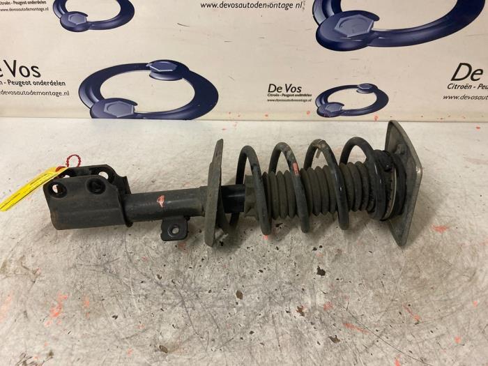 Front shock absorber rod, left from a Peugeot Expert (VA/VB/VE/VF/VY) 2.0 Blue HDi 180 16V 2019
