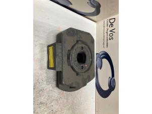 Used Jack Citroen C4 Picasso (3D/3E) Price € 45,00 Margin scheme offered by De Vos Autodemontagebedrijf