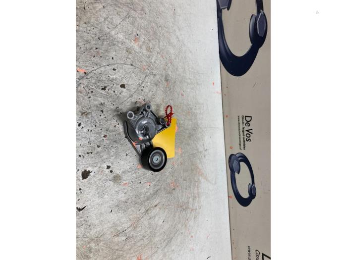 Usados Rodillo tensor correa múltiple Citroen Berlingo 1.6 BlueHDI 75 Precio € 20,00 Norma de margen ofrecido por De Vos Onderdelen