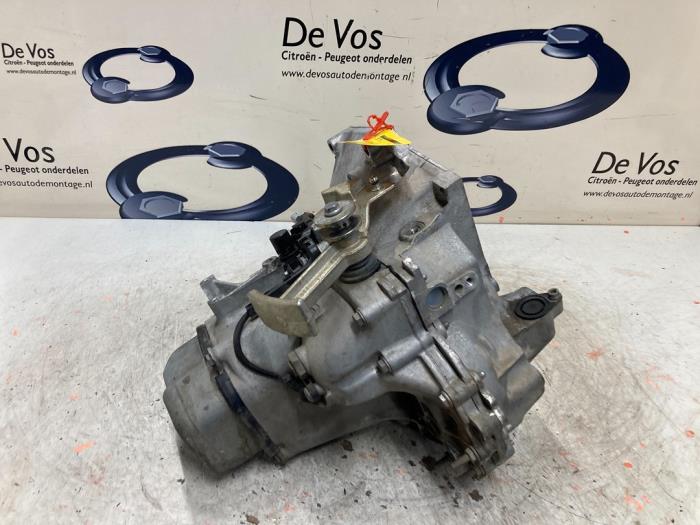 Gearbox from a Opel Corsa F (UB/UH/UP) 1.2 12V 75 2020