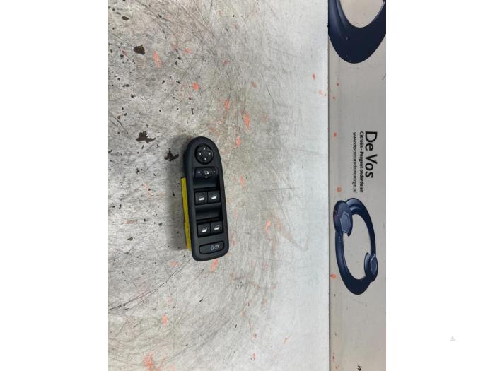 Usados Interruptor combinado de ventanillas Peugeot 508 SW (8E/8U) 2.0 BlueHDi 180 16V Precio € 80,00 Norma de margen ofrecido por De Vos Onderdelen