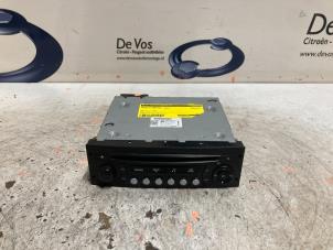 Used Radio CD player Peugeot 5008 I (0A/0E) 1.6 HDiF 16V Price € 50,00 Margin scheme offered by De Vos Autodemontagebedrijf