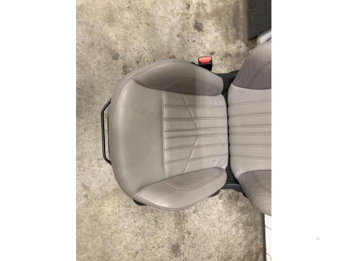 Seat, left from a Peugeot 208 I (CA/CC/CK/CL) 1.6 16V THP 155 2013