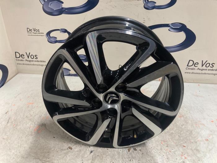 Wheel from a Citroën C4 Picasso (3D/3E) 1.6 BlueHDI 120 2017
