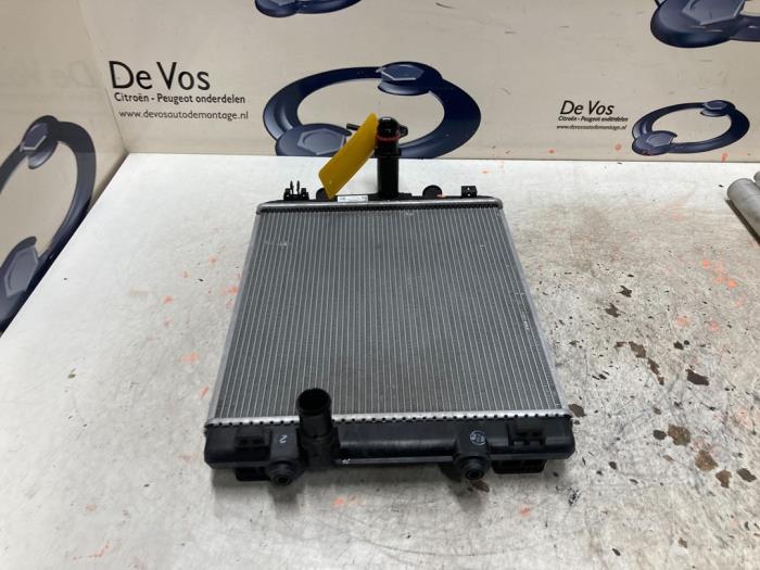 Used Radiator Peugeot 108 1.0 12V VVT-i Price € 70,00 Margin scheme offered by De Vos Onderdelen