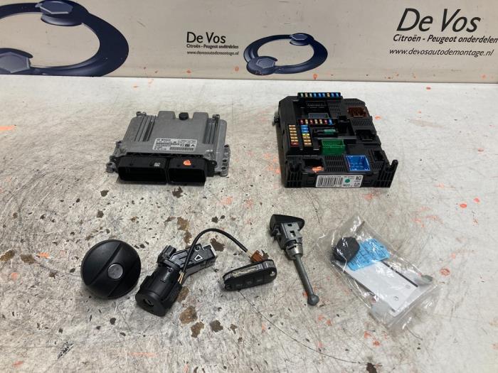 Used Engine management computer Peugeot 208 I (CA/CC/CK/CL) 1.5 BlueHDi 100 Price € 350,00 Margin scheme offered by De Vos Onderdelen