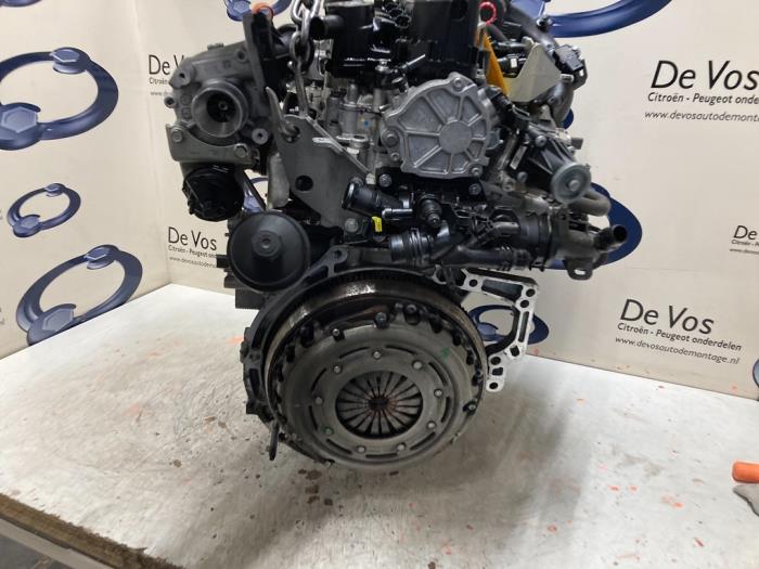 Engine from a Peugeot 208 I (CA/CC/CK/CL) 1.5 BlueHDi 100 2018